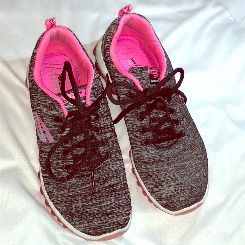 Sketchers tennis shoes